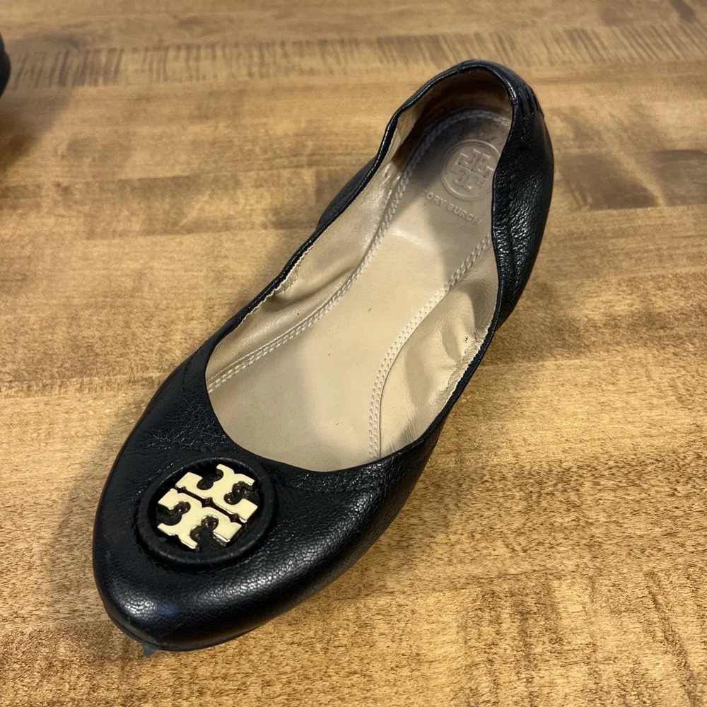 Women's Black Tory Burch Claire Ballet Flats Gold Tone Logo Emblem Size 9